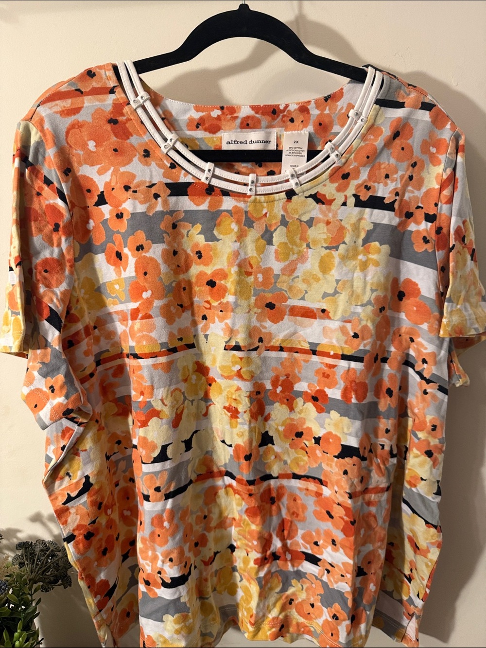 Alfred Dunner Orange, Yellow & Gray Floral Short Sleeve Tee with Rhnstn collar
